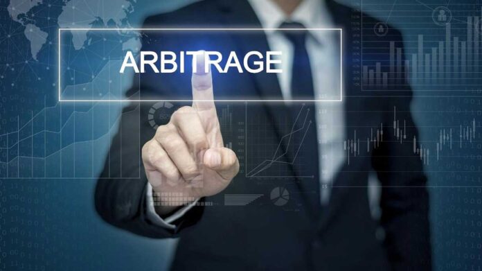 Arbitrage آربیتراژ به معنی کسب سود از تفاوت قیمت موجود در بازار است.