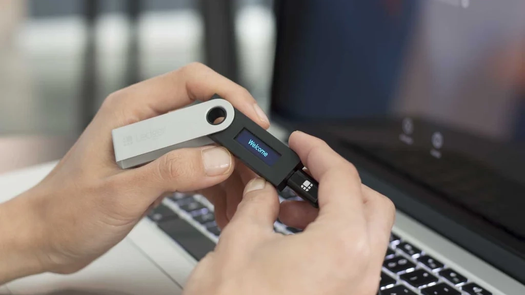 کیف پول لجر نانو اس (Ledger Nano S)