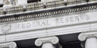 فدرال رزرو چیست؟ هرآنچه باید از فدرال رزرو بدانید فدرال رزرو (Federal Reserve) بانک مرکزی آمریکا است و وظیفه کنترل تورم و ثبات قیمتها، افزایش نرخ اشتغال و رشد اقتصادی کشور را بر عهده دارد.