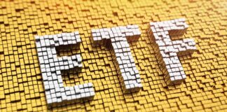 کاهش محسوس ورودی خالص به صندوقهای قابل معاملهی بیتکوین (ETF) نمودار قیمتی بیتکوین در کنار لوگوی یک صندوق قابل معاملهی بیتکوین (ETF)، نشاندهندهی کاهش علاقهی سرمایهگذاران به این صندوقها با وجود نوسانات اخیر در قیمت بیتکوین است.