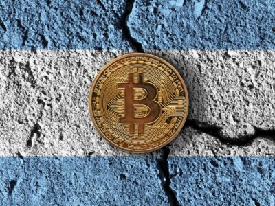 با افزایش مشکلات اقتصادی و کاهش ارزش پزو و افزایش قیمت دلار، مردم آرژانتین به بیت کوین روی آوردند.