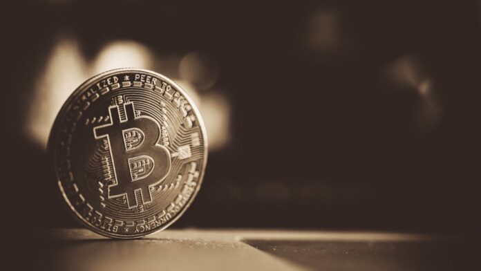 علیرغم شدت گرفتن اصلاحات قیمتی بیت کوین با نزدیک شدن به رویداد هاوینگ که منجر به افت ارزش آن شده، تحلیلگران به روند بلندمدت این ارز دیجیتال خوش‌بین هستند.