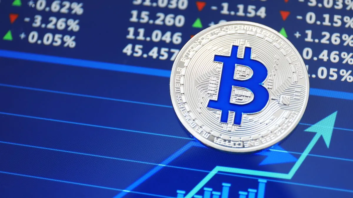ارزش بازار بیتکوین از نقره فراتر رفت و آن را به هشتمین دارایی باارزش جهان تبدیل کرد.