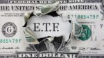 یک دلاری پاره شده و علامت ETF بیت‌کوین