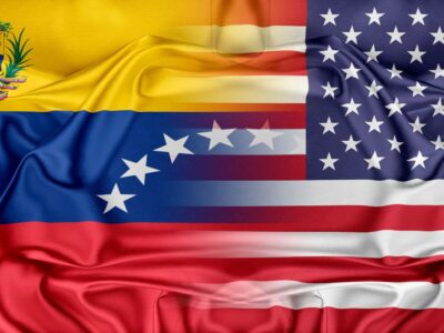 پرچم ونزوئلا و آمریکا به احتزاز در آمده