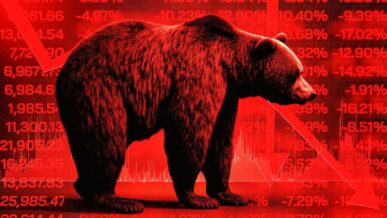 یک خرس خسته در تصویری با رنگ قرمز و نمودارهای و شاخص‌های نزولی بازار ارز دیجیتال