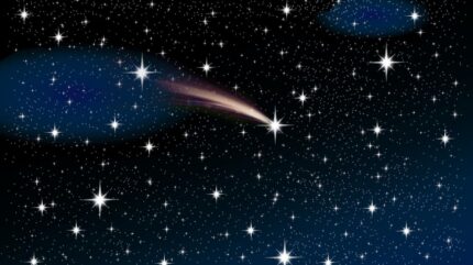 ستاره دنباله‌دار در آسمان پرستاره‌ی شب