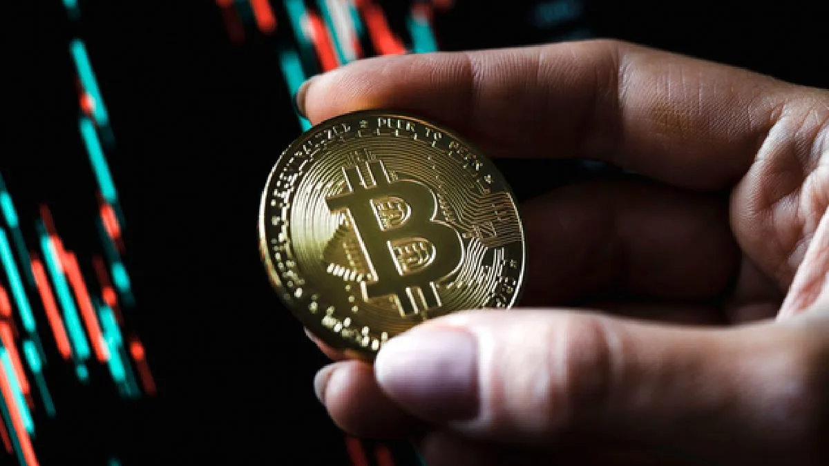 bitcoin-hand بیت کوین در دست