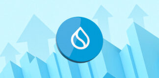 سویی (SUI) در رمزینکس لیست شد! لوگوی ارز دیجیتال سویی (SUI) در پسزمینه آبی با فلشهای صعودی