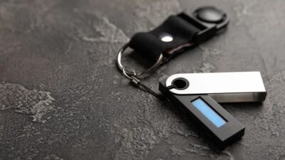 کیف پول سرد چیست؟ معرفی انواع Cold Wallet و بهترین مدلها