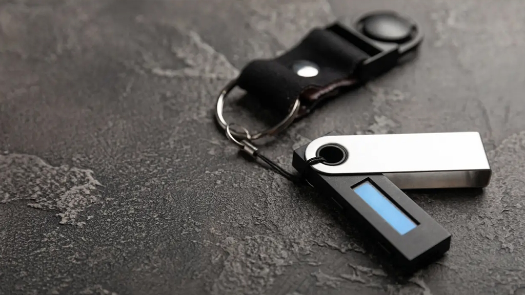 کیف پول سرد چیست؟ معرفی انواع Cold Wallet و بهترین مدل‌ها