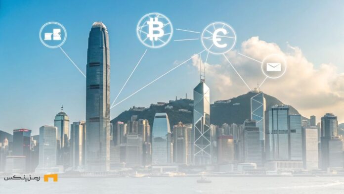 تحولات در صنعت ارزهای دیجیتال است، با نمایی از آسمان‌خراش‌های هنگ کنگ و نمادهایی از بلاکچین و ارزهای دیجیتال در پیش‌زمینه