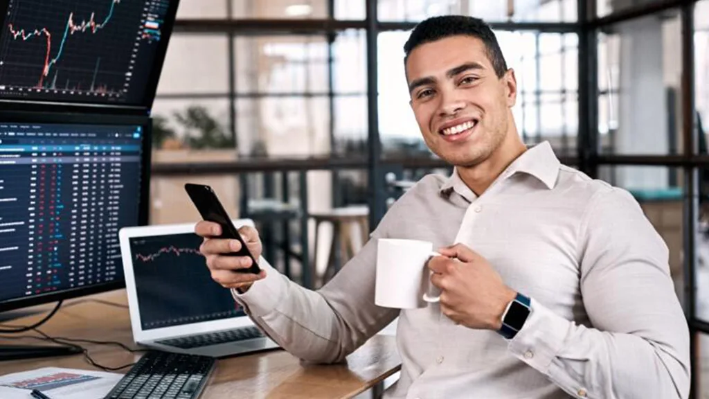 بهترین تریدر دنیا با لیوان در دست