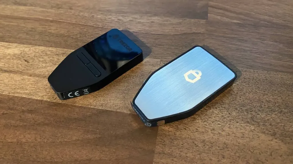 Trezor Safe 3 و Safe 5 (مدلهای جدید ۲۰۲۵)
